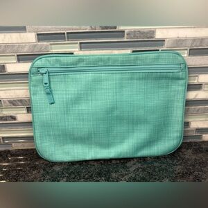 Thirty One Pocket-A-Tote Turquoise Crosshatch